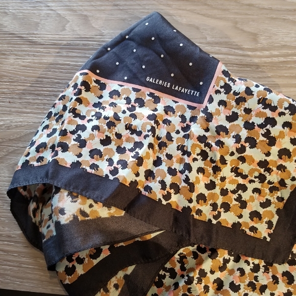 Silk scarf - Picture 5 of 5